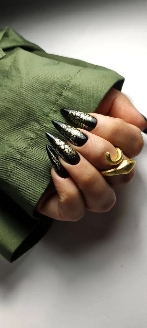 کاشت و طراحی ناخن برای زیباجوی عزیز